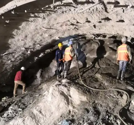 敦化拱顶带模注浆料的施工流程及注意事项